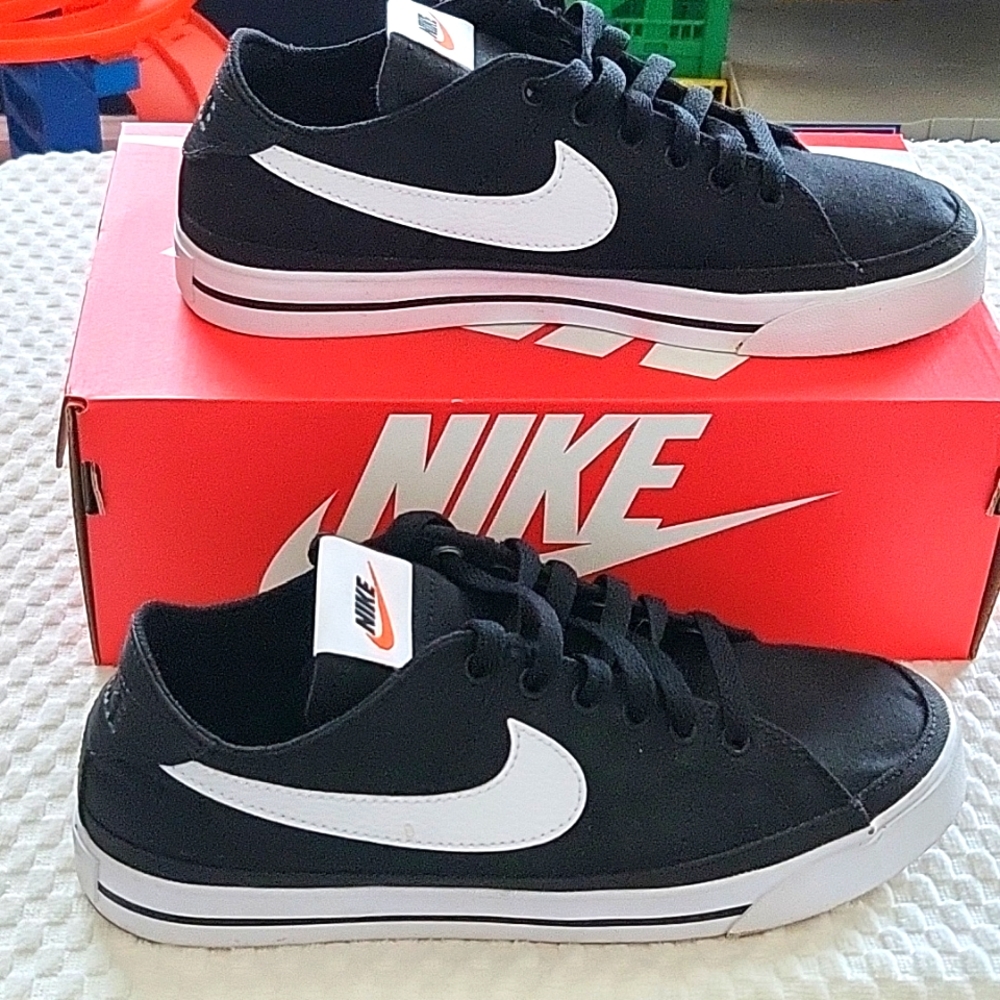 Women's Nike Court Legacy Sneakers